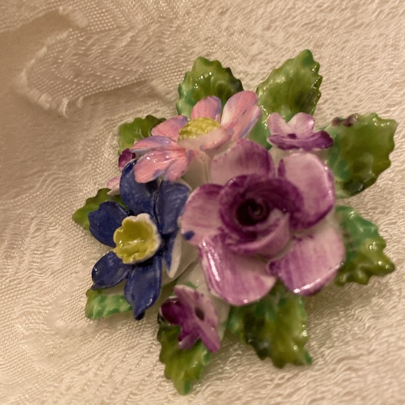 Vintage Signed Royal Adderley Porcelain China Flower Pin - Picture 4 of 4